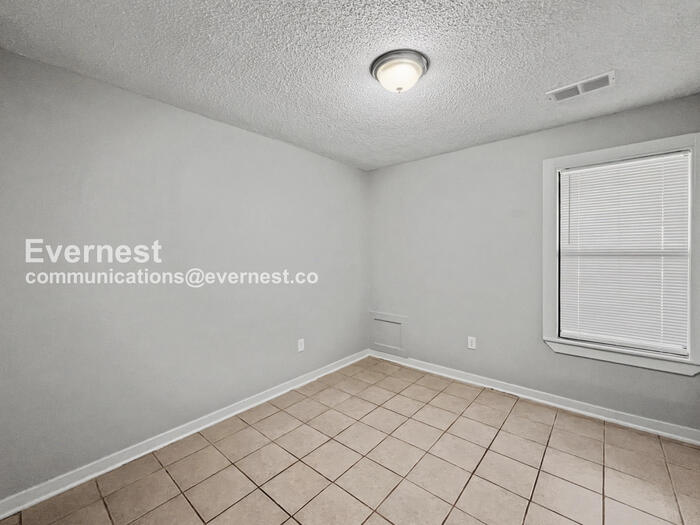 Building Photo - 10731 Chateau Dr