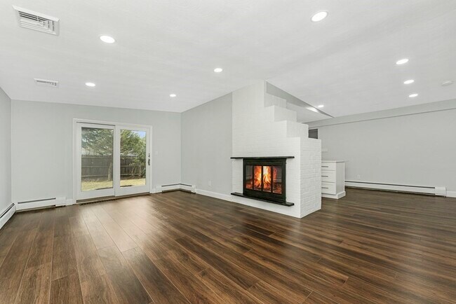 Building Photo - 57 Sloane Dr