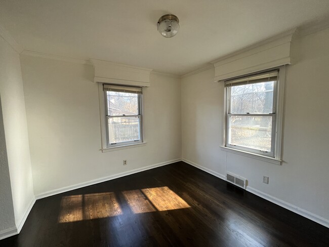 Dining Room 10.7 x 11.4 - 180 Beckwith Dr