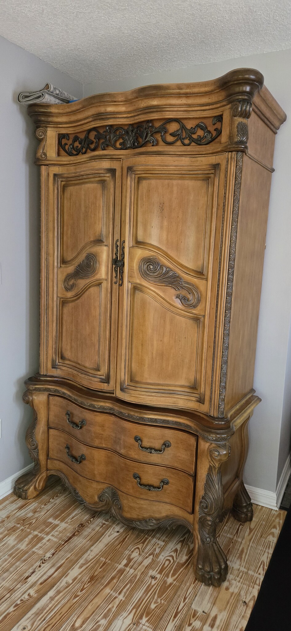 fantastic armoire - 6542 Sherry Ln