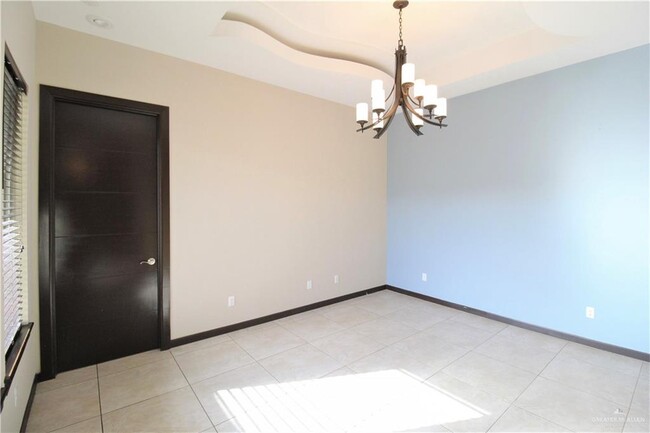 Building Photo - 2113 Rice Ave