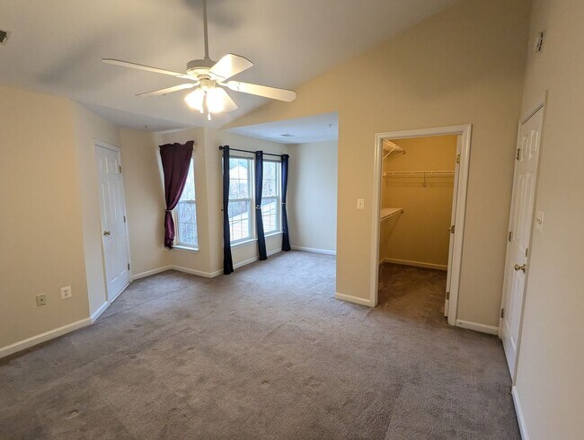 Building Photo - Townhouse in Spring Ridge community *OAKDALE school district* available now!