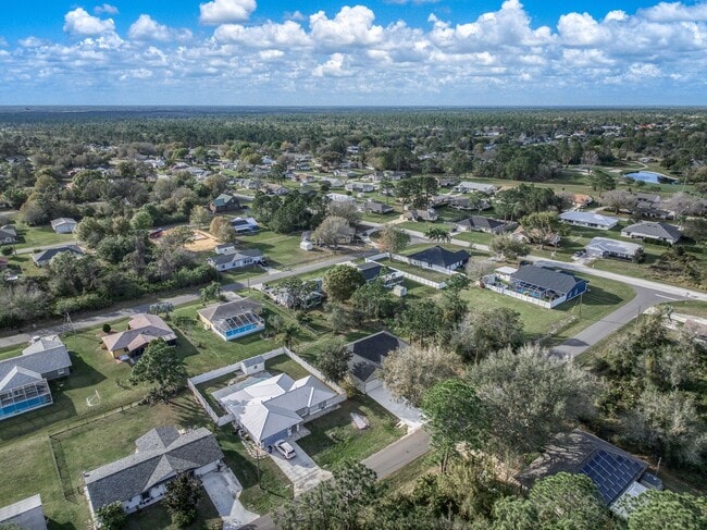 Building Photo - 3 Bedroom Home Located In The Sun N Lake Golf Community