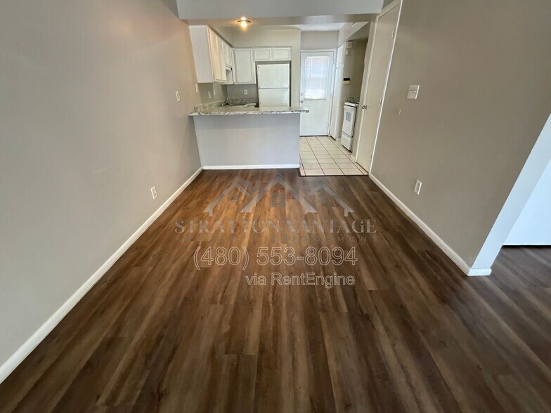 Building Photo - 810 E Colter St