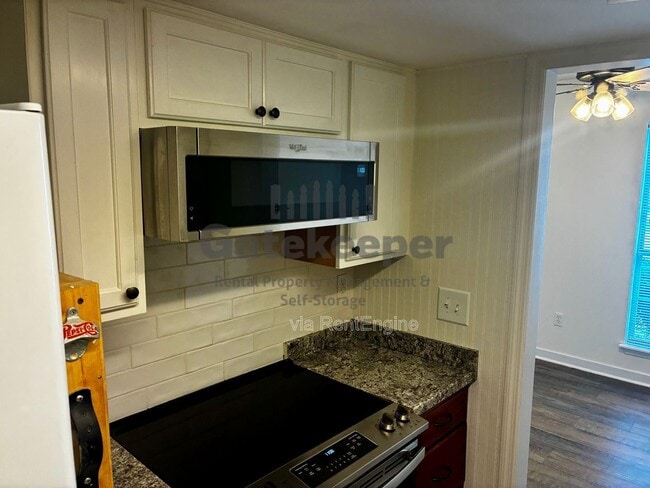 Building Photo - 101 Sandlewood Dr