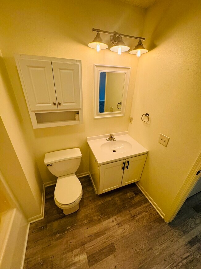 Building Photo - 395