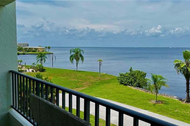 Building Photo - 1500 Park Beach Cir