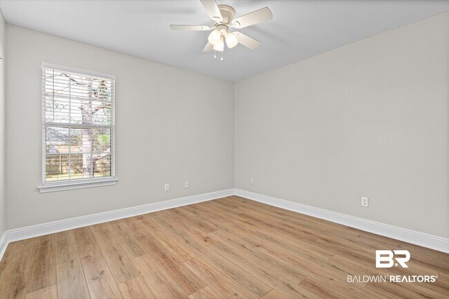 Building Photo - 10610 S Side Loop