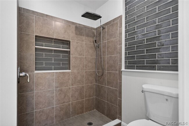 Building Photo - 618 Spruce St