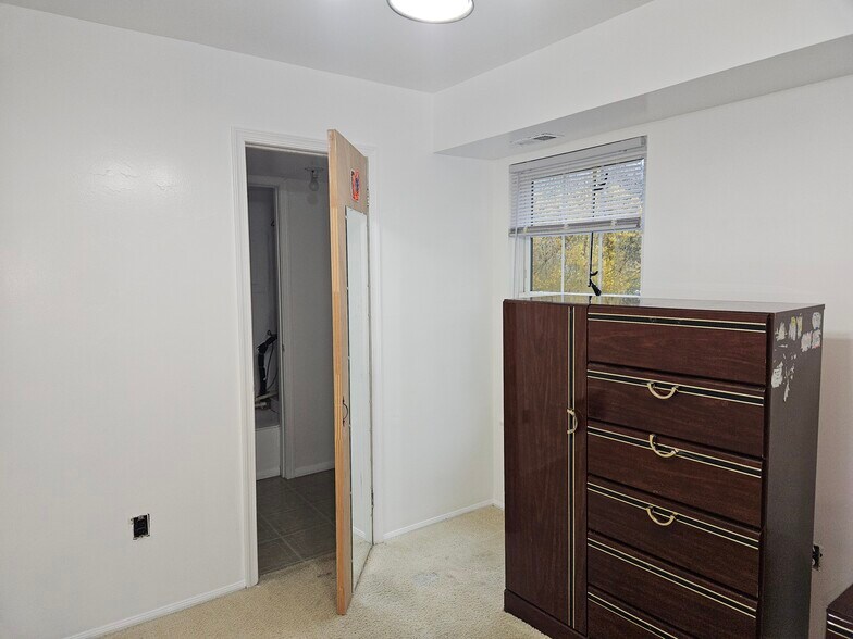 Building Photo - 57A W Bluebell Ln