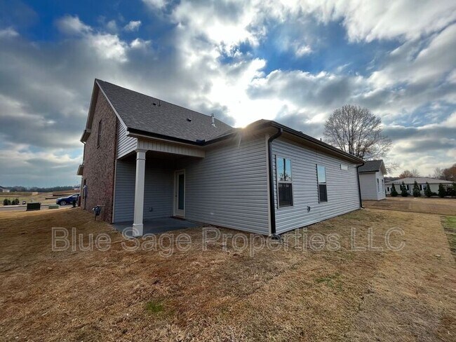 Building Photo - 16423 Demi Dr