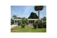 Building Photo - 1550 5th Ct