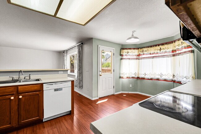 Building Photo - $2,650.00 - 4 Bedrooms, 2.5 Bathrooms, Sin...