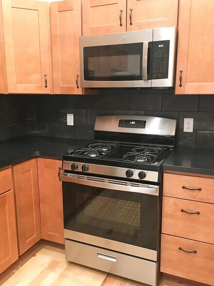 Building Photo - 33 Intervale Ave