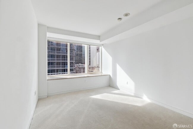 Building Photo - 301 Mission St