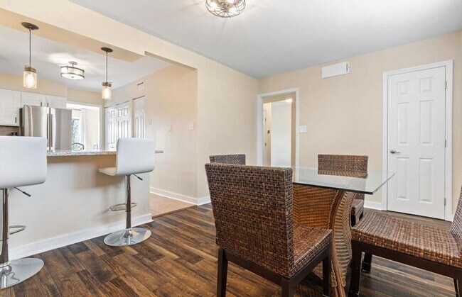 Building Photo - 102 Cambrian Way