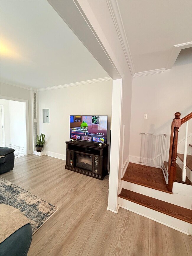 Building Photo - 815 Carpenter Pl