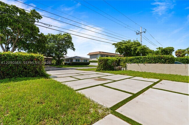 Building Photo - 580 Lee Dr