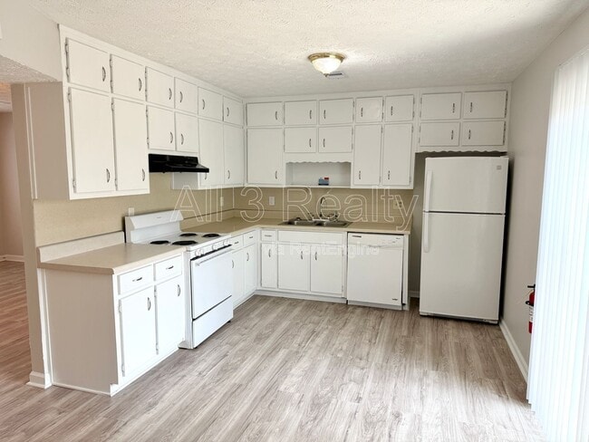 Building Photo - 121 Jackson Dr