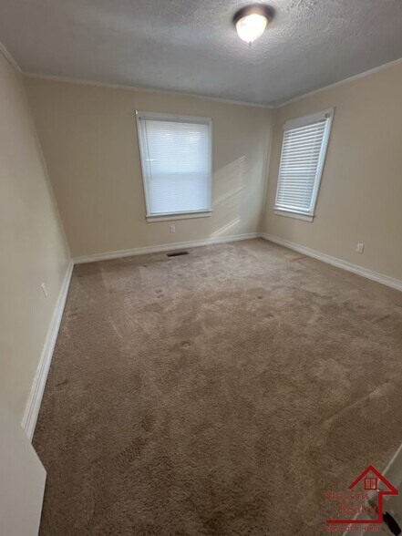 Building Photo - 1070 Brown Ave