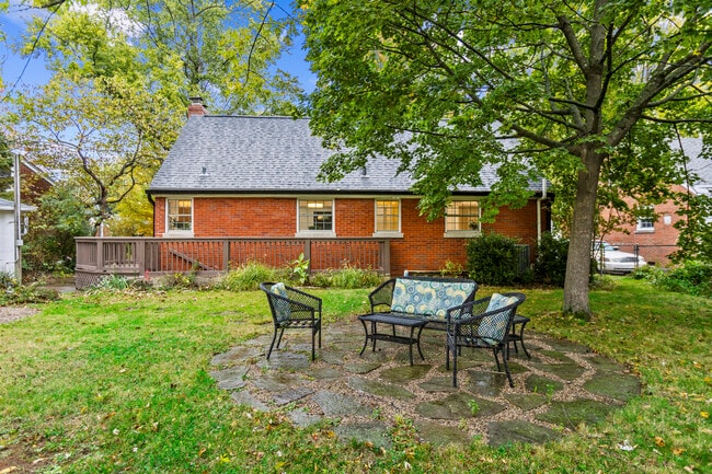 Building Photo - 549 Claymont Dr