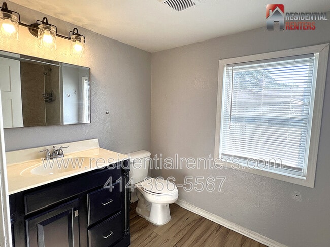 Building Photo - 3027 N 2nd St