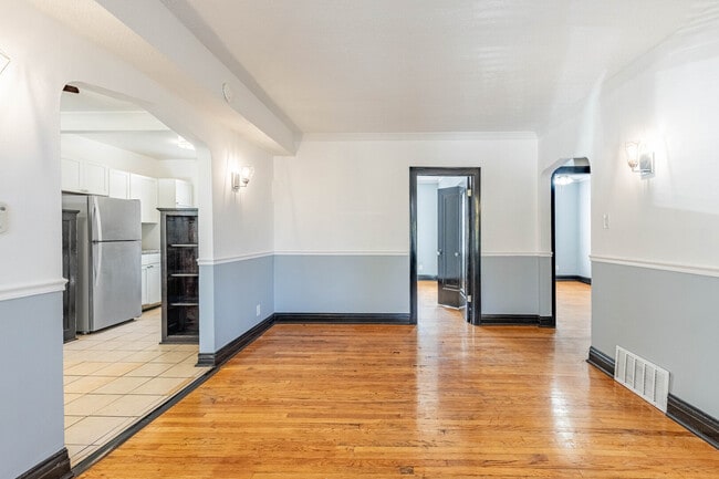 Building Photo - 2453 W 56th St