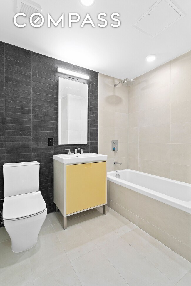 Building Photo - 15 E 19th St