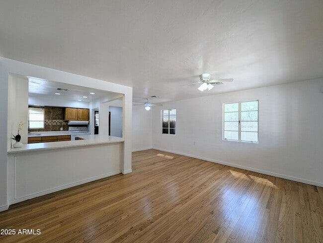 Building Photo - 2443 E Earll Dr