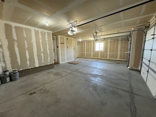 Building Photo - 15086 S Rosslyn Cv