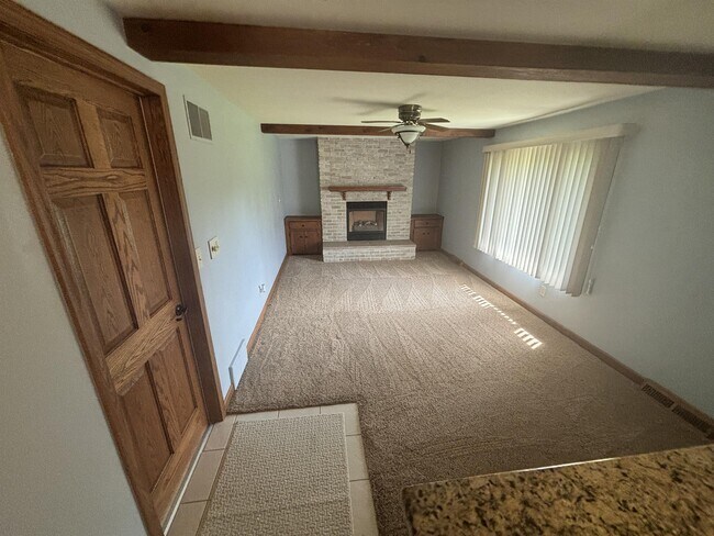 Building Photo - S90W22665 Loretto Ln