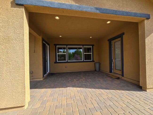 Building Photo - Beautiful Single-Story Home with Upgraded Kitchen & Spacious Backyard in Gated Community