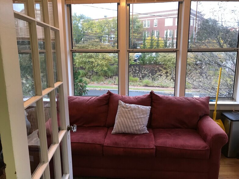 Building Photo - 61 Burr St