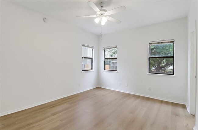 Building Photo - 1805 Bouldin Ave