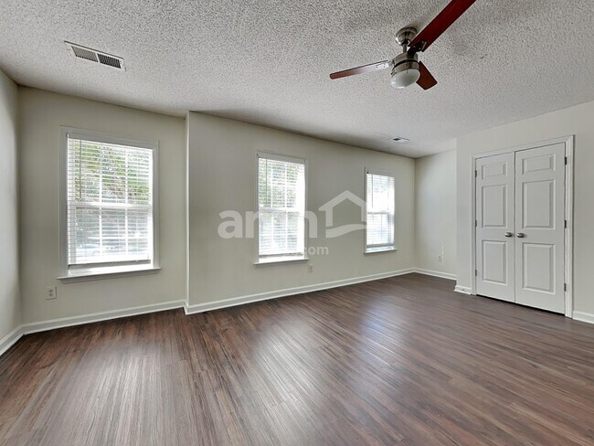 Building Photo - 134 Kimeo Way