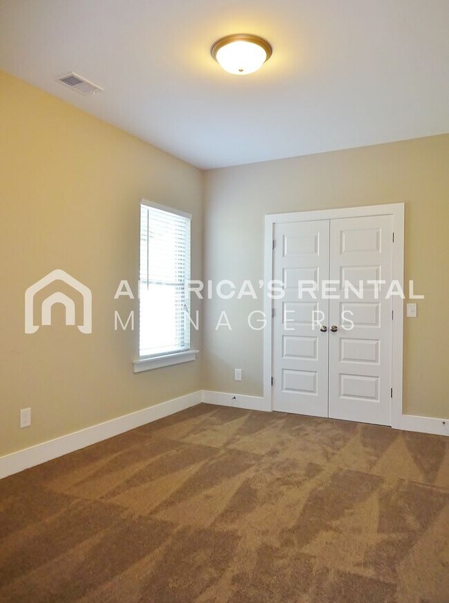 Building Photo - Gorgeous 2 -Story Home for Rent in Lake Cy...