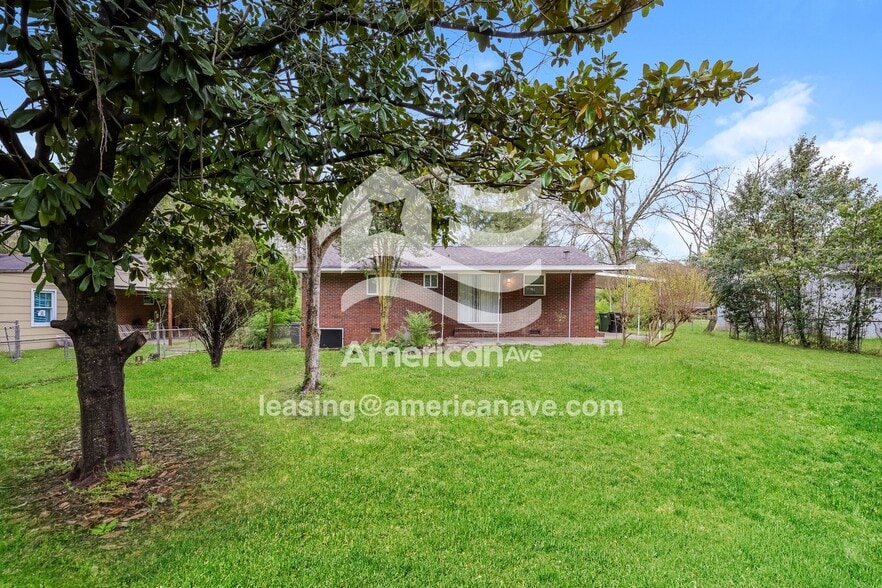 Building Photo - 1439 Chalbena Ave