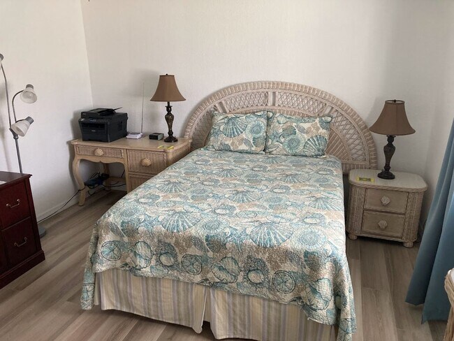 Building Photo - Short term FURNISHED vacation rental , 3x2...