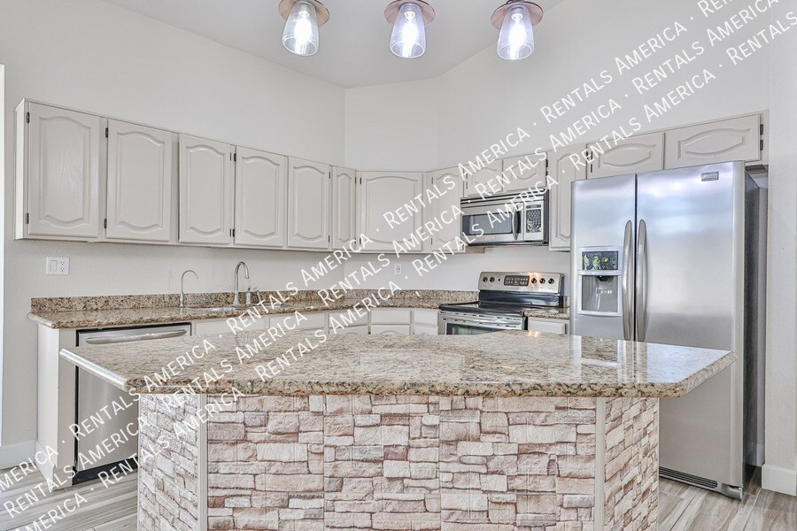 Building Photo - 3802 N Wintergreen Way