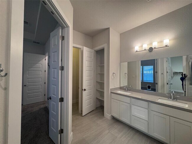 Building Photo - 3804 Sandhill Crane Dr