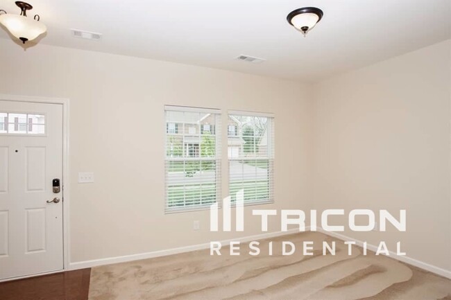 Building Photo - 2037 Silverton Cir