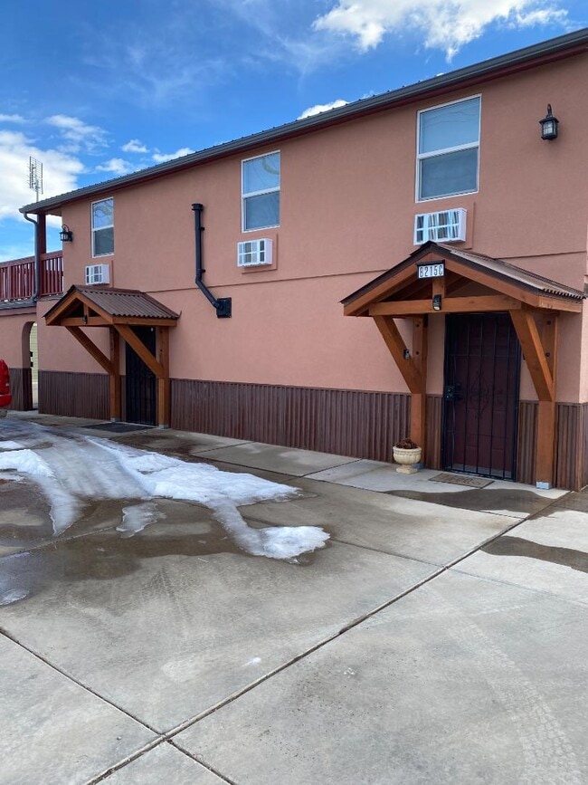 Building Photo - 444 E Montezuma Ave