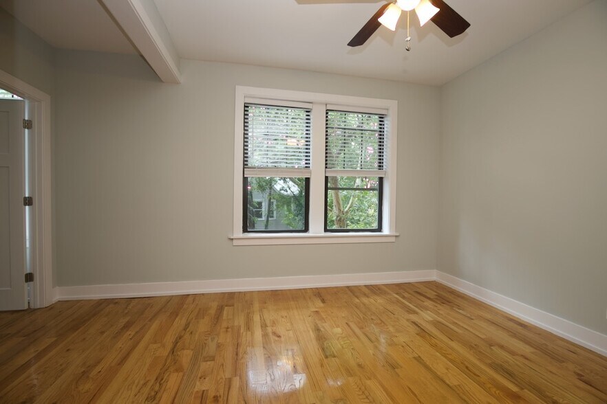Building Photo - 3908 N Janssen Ave