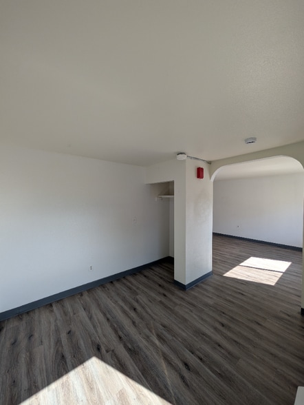 Building Photo - 618 Gambell St