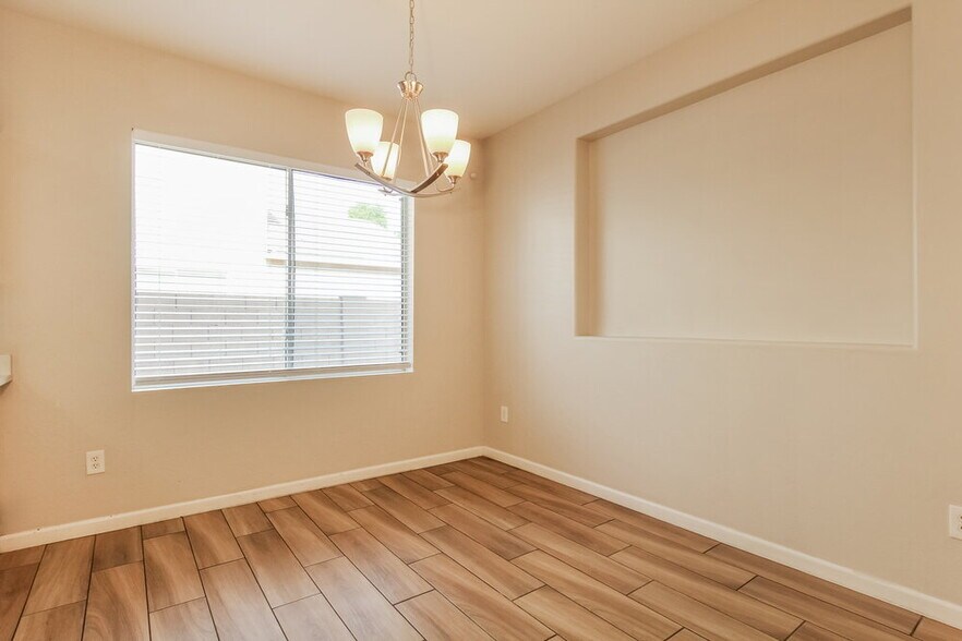 Building Photo - 12026 W Yuma St