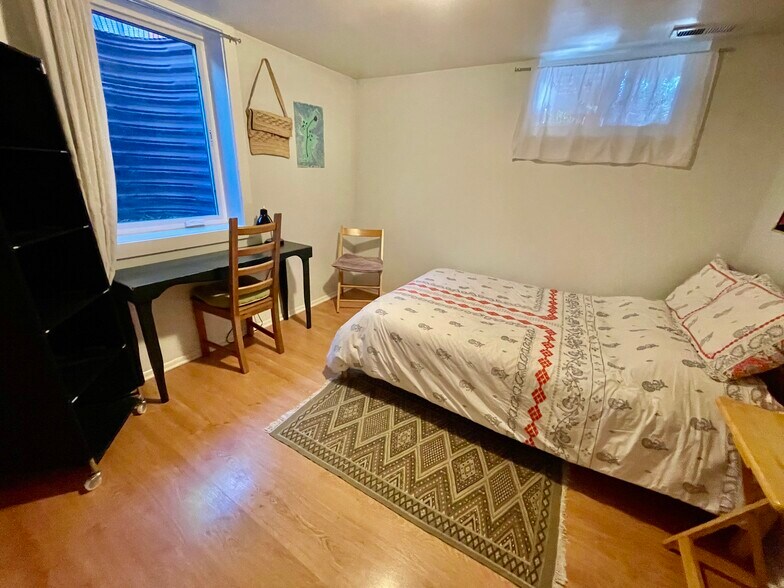 Building Photo - 2879 S Filmore St