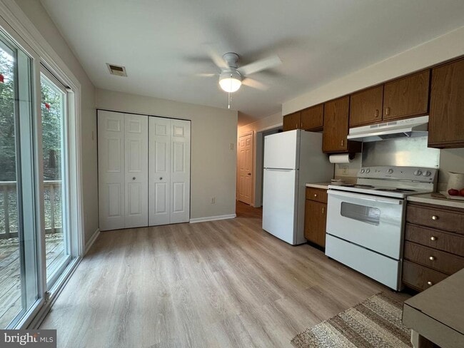 Building Photo - 11850 Clifton Dr