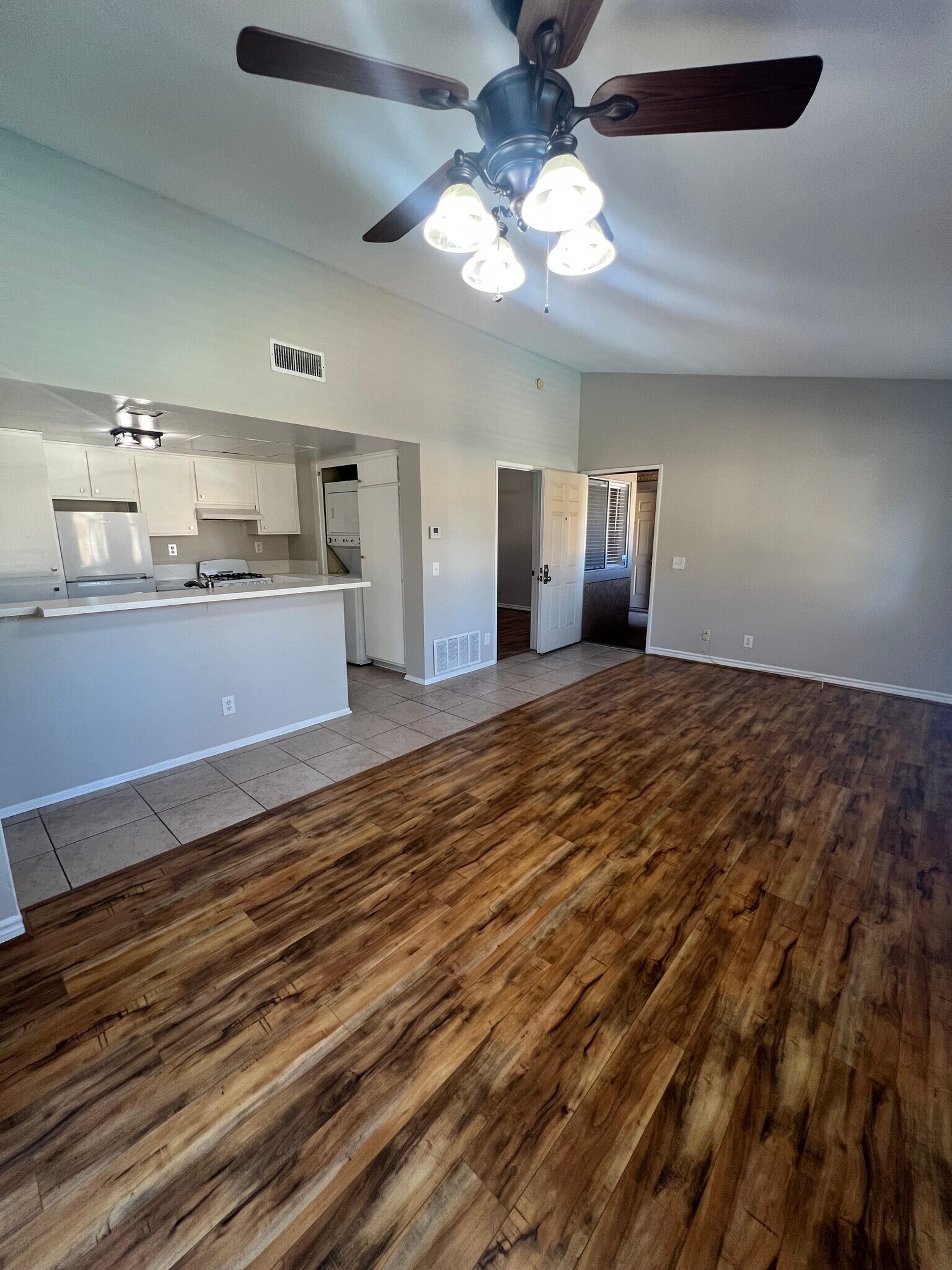 Building Photo - 4565 Alamo St