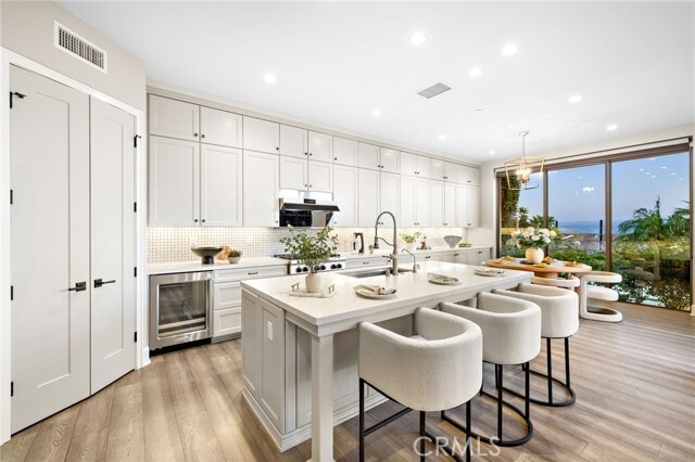 Building Photo - 168 Bellini