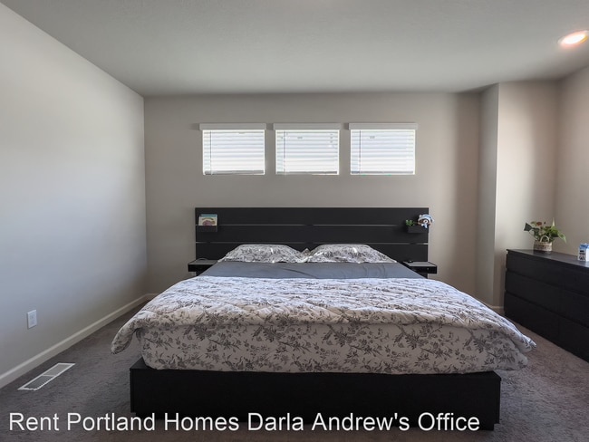 Building Photo - 3 br, 2.5 bath House - 3527 SE Reed Drive